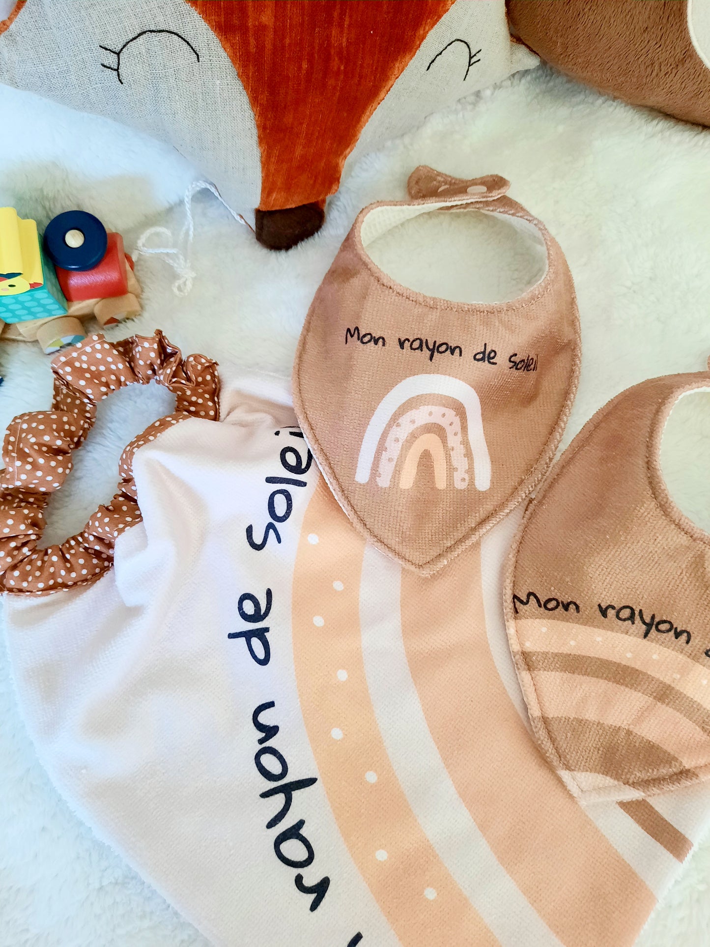 Kit grand bavoir et 2 bavoirs bandanas