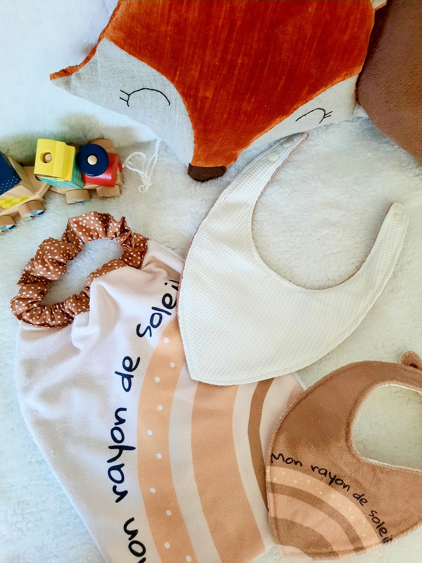 Kit grand bavoir et 2 bavoirs bandanas