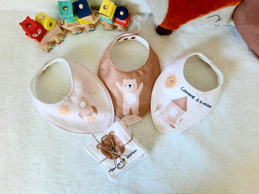 Kit 3 bavoirs bandanas et lingettes pour bébé